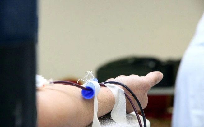 Μαζική προσέλευση στην αιμοδοσία της Βουλής